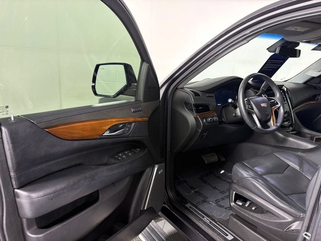 Used 2018 Cadillac Escalade Premium Luxury AWD/4WD image 11
