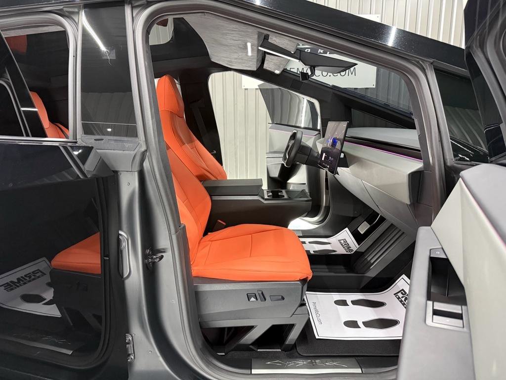 Used 2024 Tesla Cybertruck AWD Crew Cab image 28