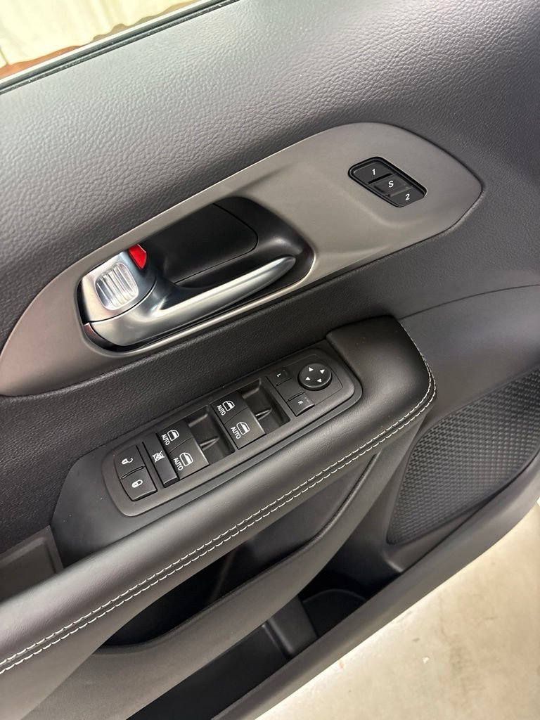 New 2027 Chrysler Pacifica Select w/ Family Tech Group FWD image 20