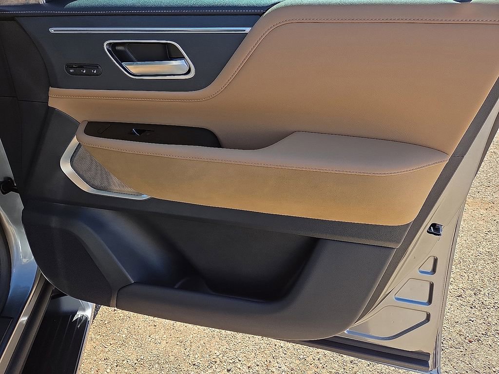 Used 2025 INFINITI QX80 Sensory image 15