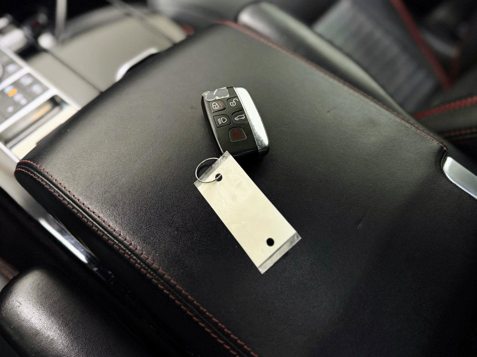 Used 2017 Land Rover Discovery HSE image 25