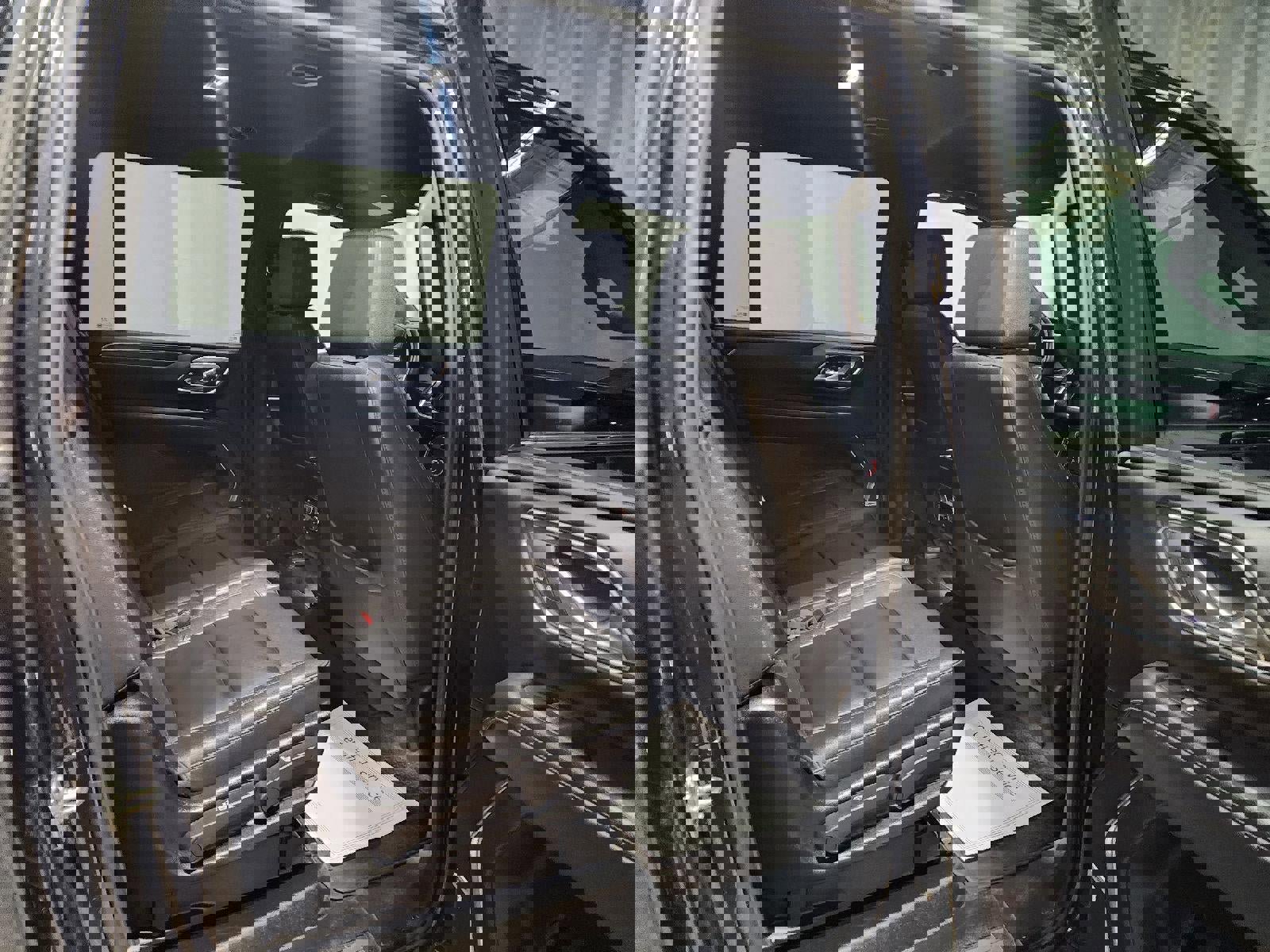 Used 2024 Chevrolet Suburban LT image 13