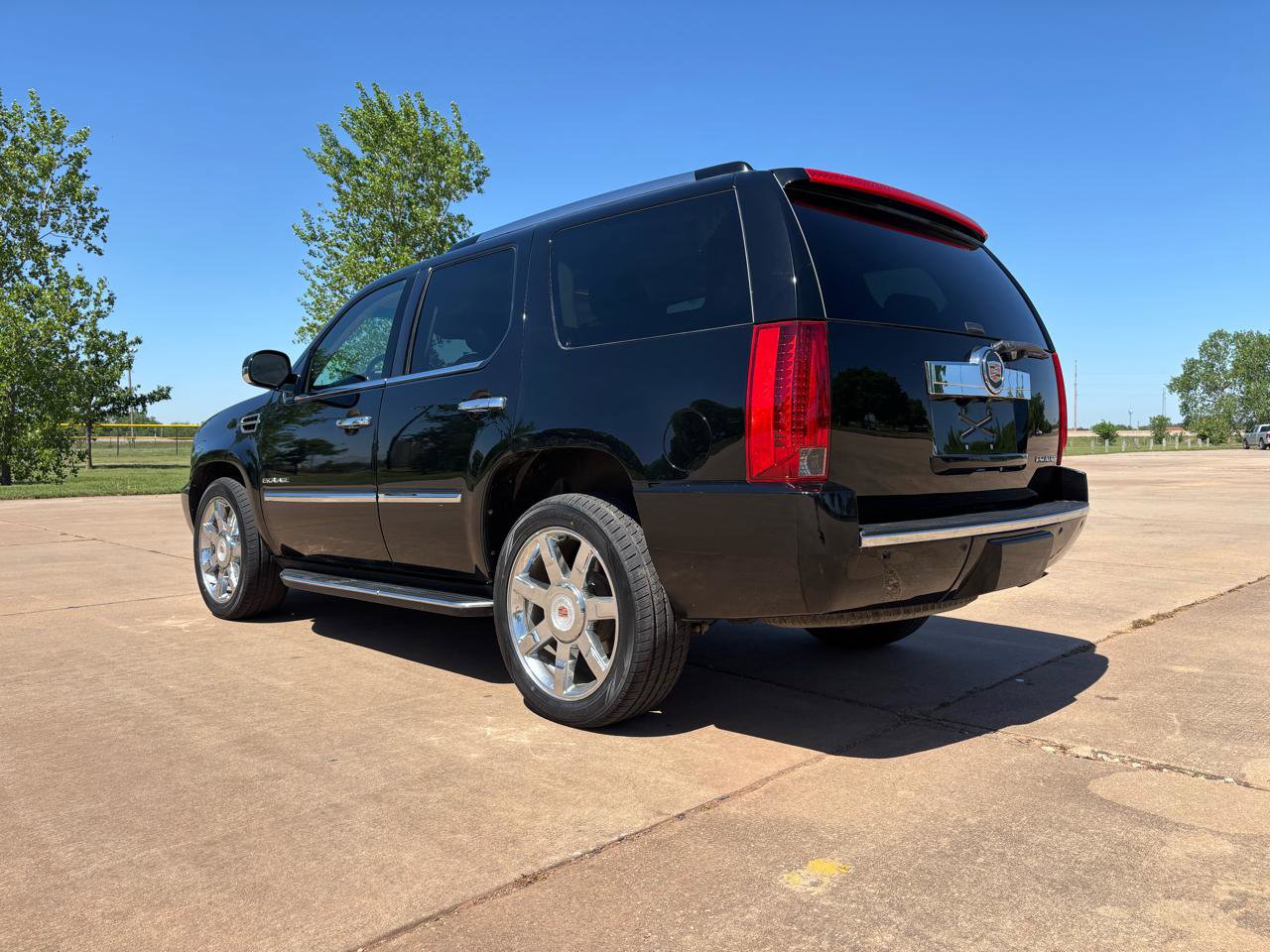 Used 2014 Cadillac Escalade Luxury RWD image 6