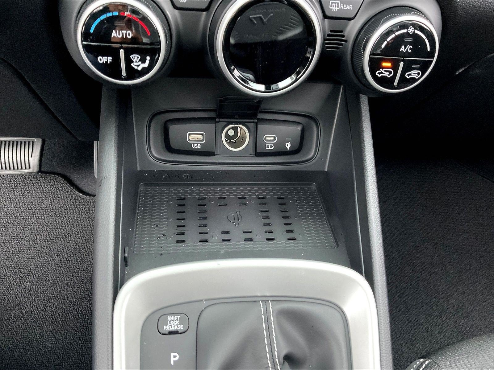 New 2026 Hyundai Venue SEL FWD image 25