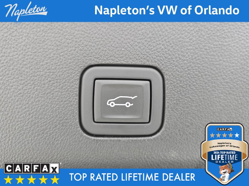 Used 2023 Cadillac Escalade V w/ LPO, ONYX Package AWD/4WD image 16