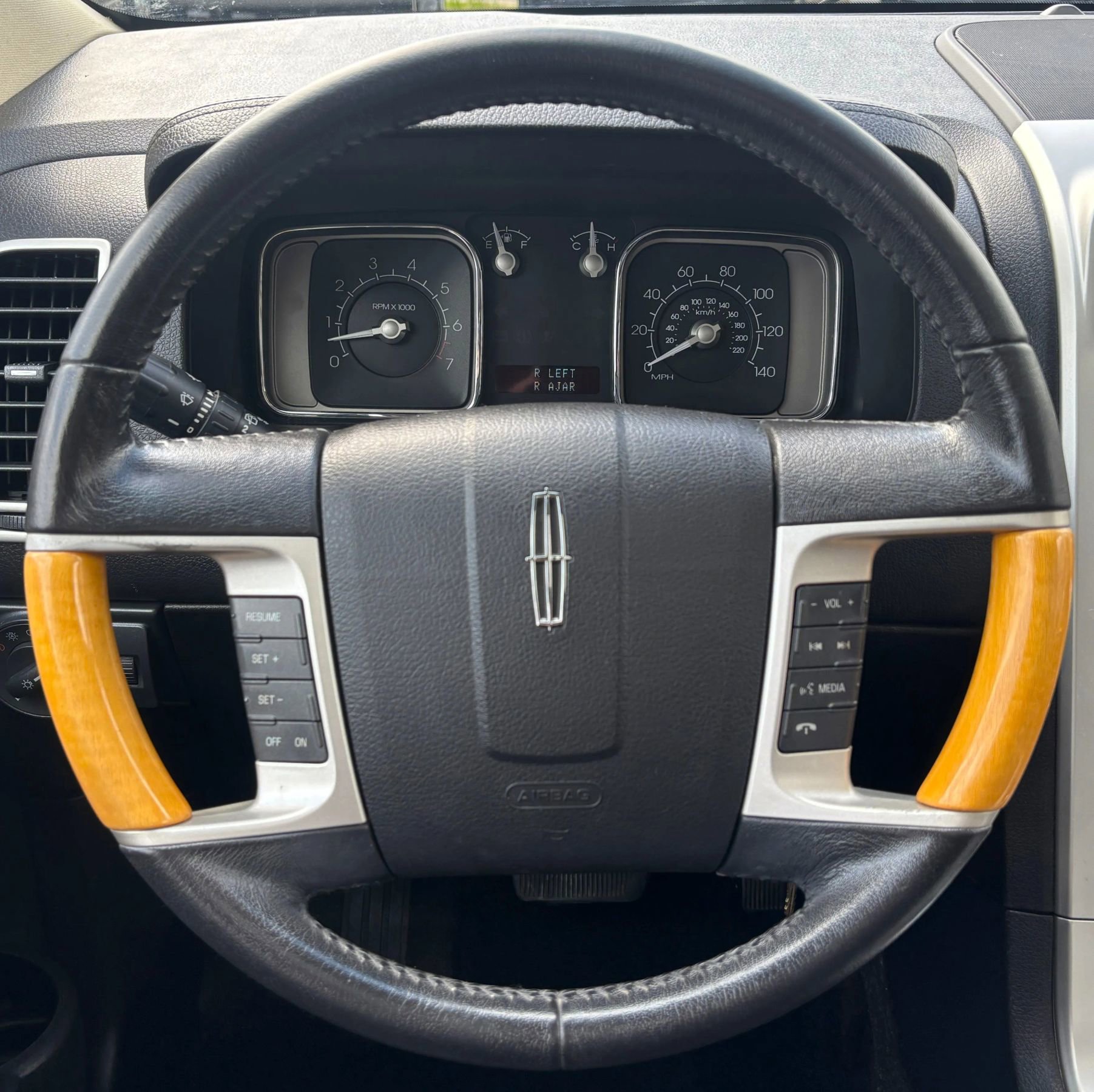 Used 2010 Lincoln MKX AWD image 11