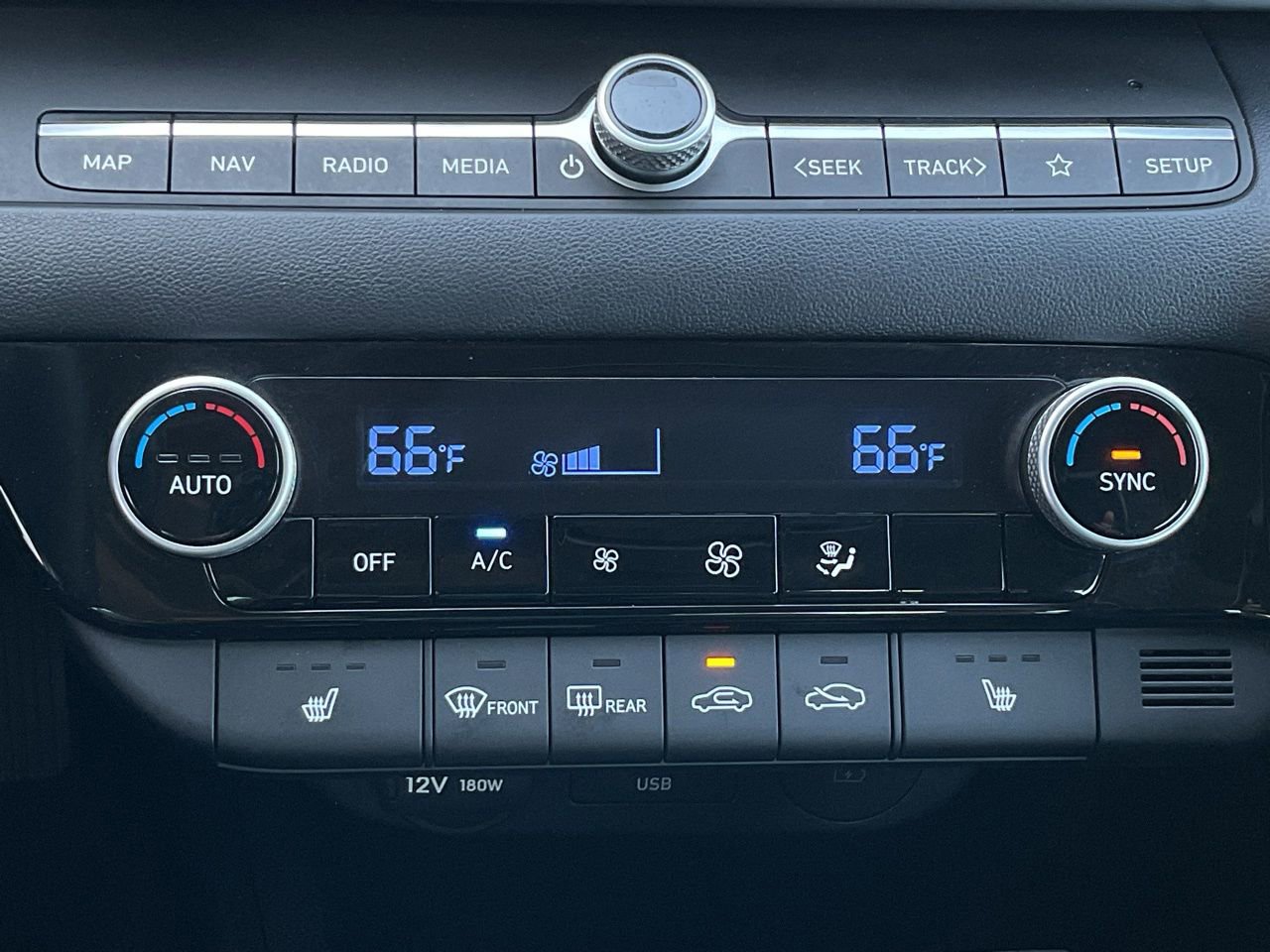 Used 2025 Hyundai Elantra SEL image 31