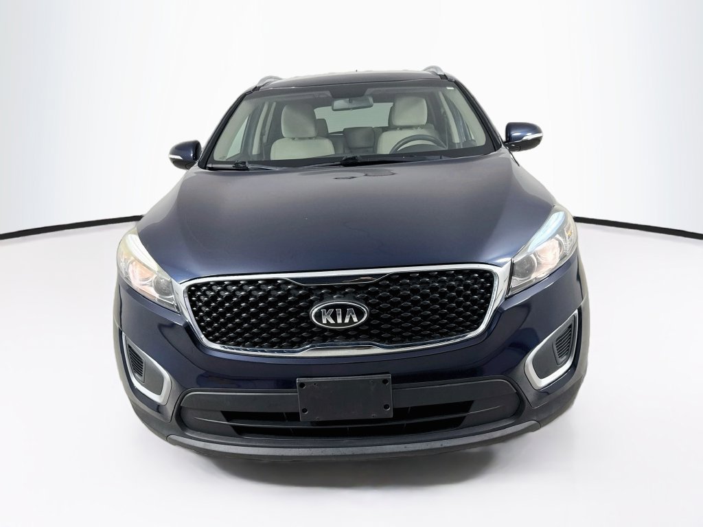Used 2017 Kia Sorento AWD image 2