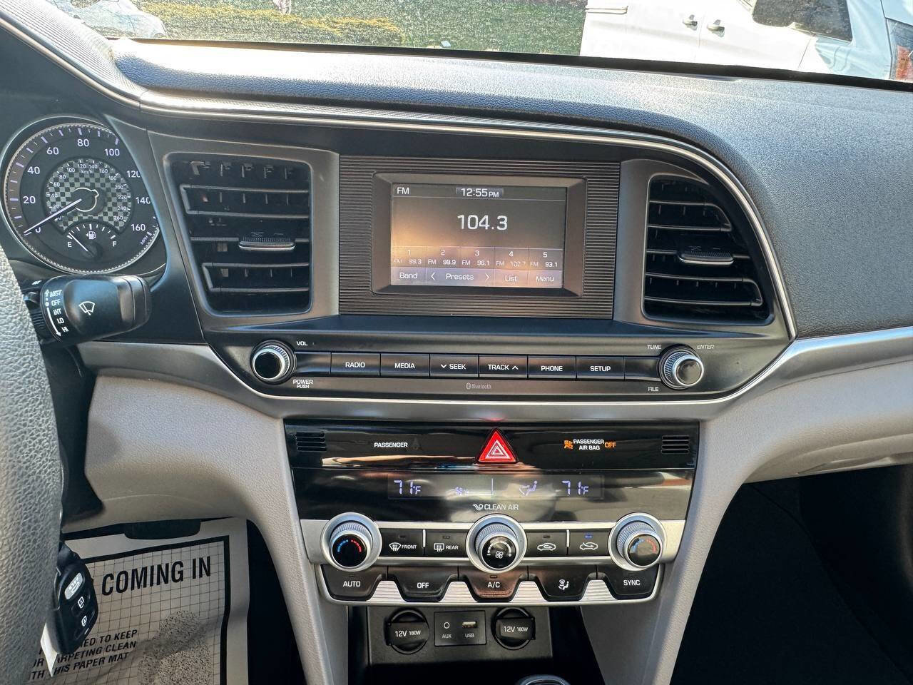 Used 2020 Hyundai Elantra SE image 11