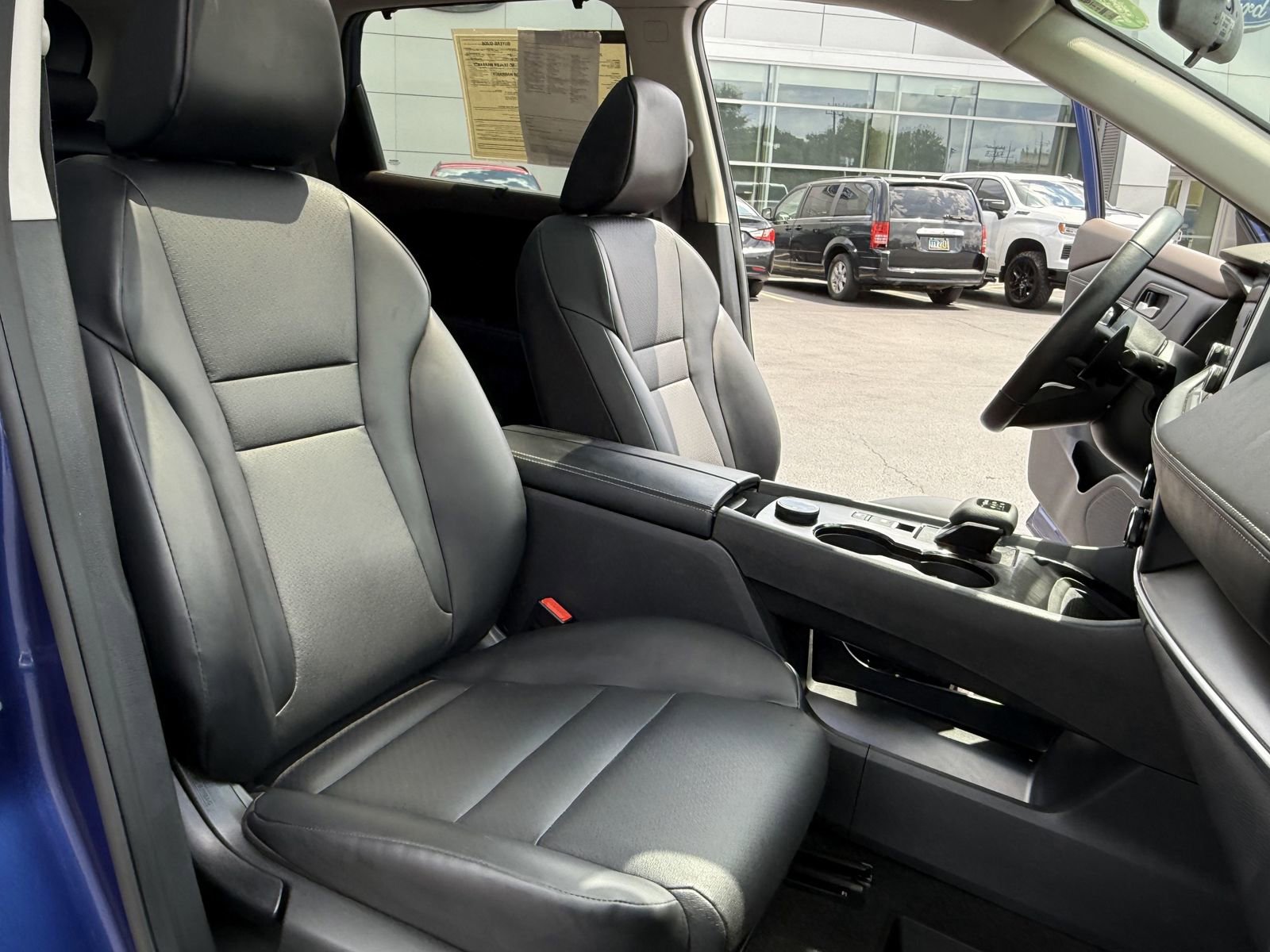 Used 2023 Nissan Rogue SV w/ SV Premium B Package image 24