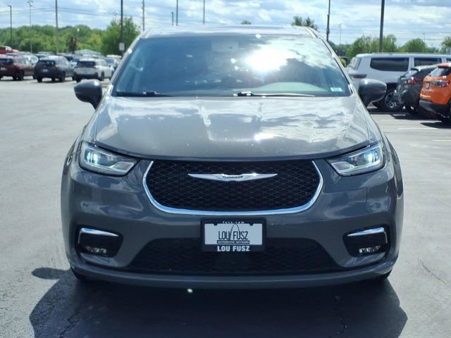 Used 2023 Chrysler Pacifica Touring-L FWD image 34