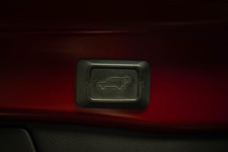 Used 2021 Toyota RAV4 XLE Premium w/ Carpet Mat Package (TMS) FWD image 8