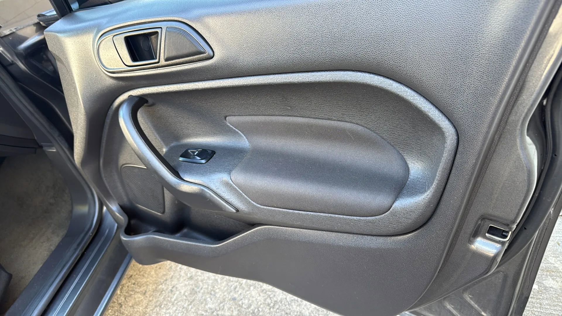 Used 2018 Ford Fiesta SE image 27