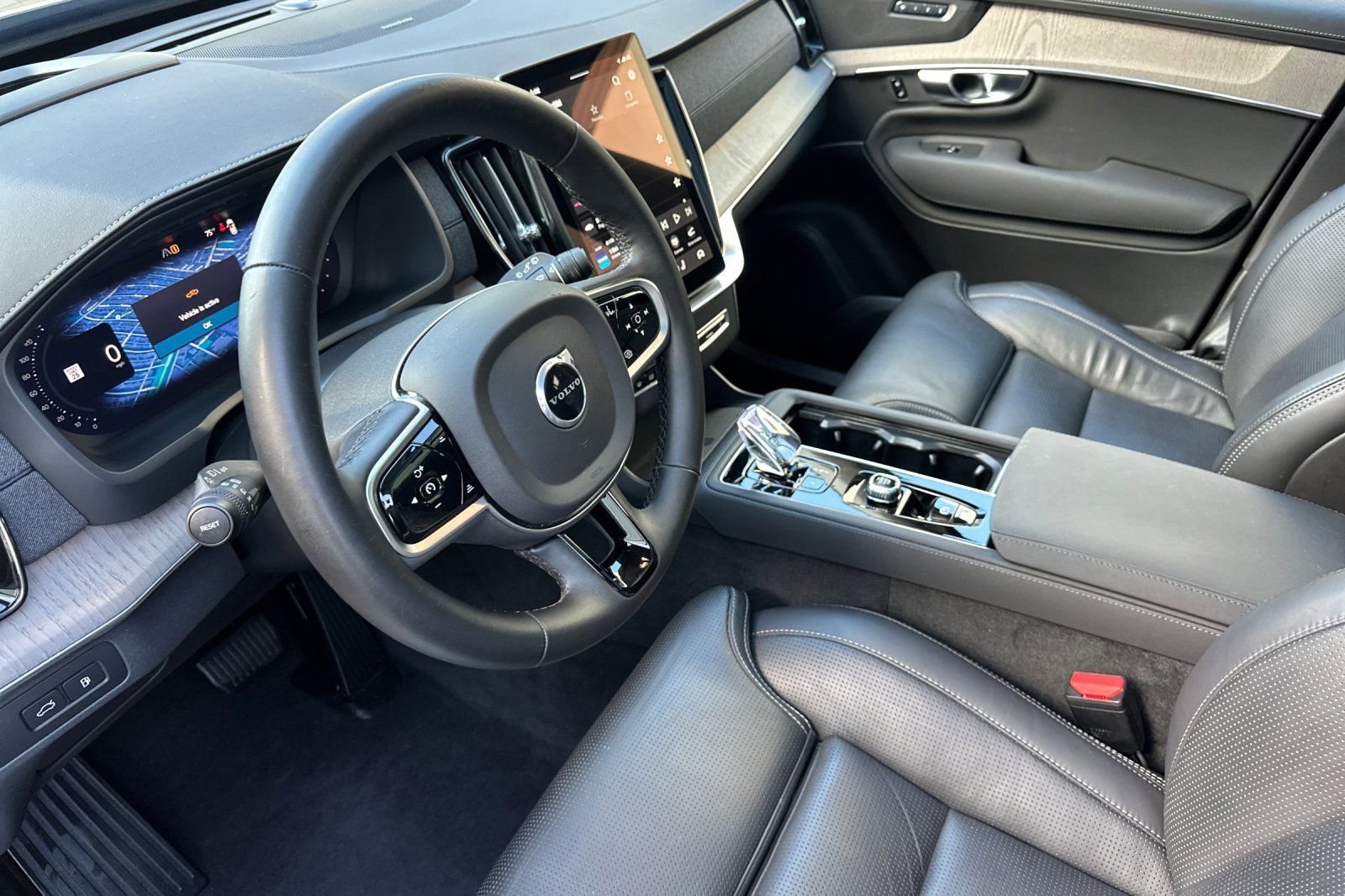Used 2025 Volvo XC90 T8 Ultra w/ Protection Package Premier AWD/4WD image 9