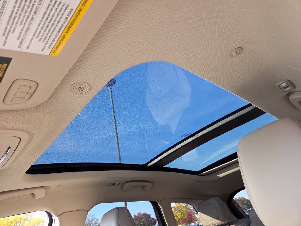 Used 2022 Lincoln Corsair AWD w/ Premium Package image 3