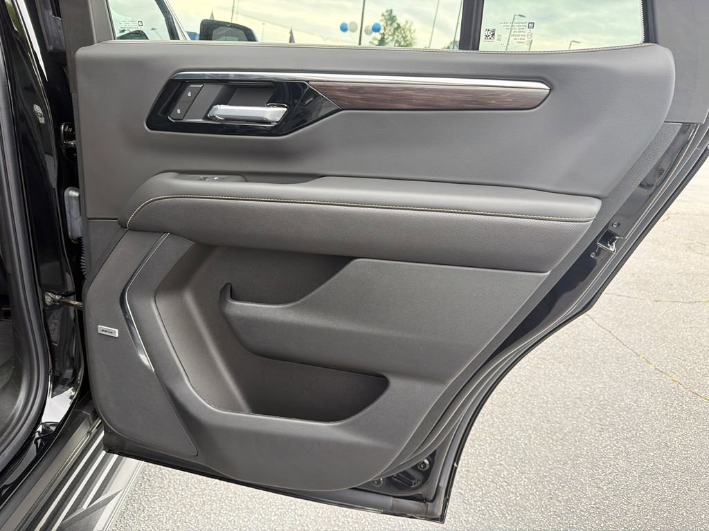 Used 2025 Chevrolet Tahoe Premier RWD image 16
