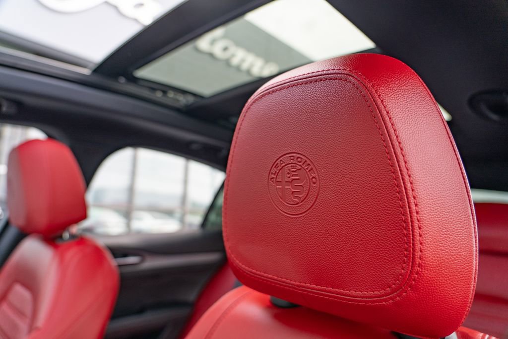 Used 2023 Alfa Romeo Stelvio Veloce AWD/4WD image 16