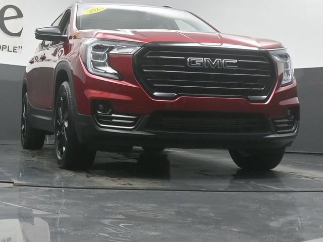 Used 2023 GMC Terrain SLT w/ Tech Package image 3