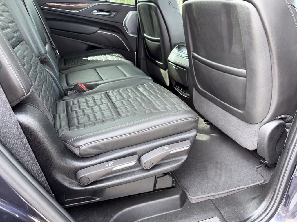 Used 2024 Cadillac Escalade Sport Platinum w/ LPO, ONYX Package AWD/4WD image 25