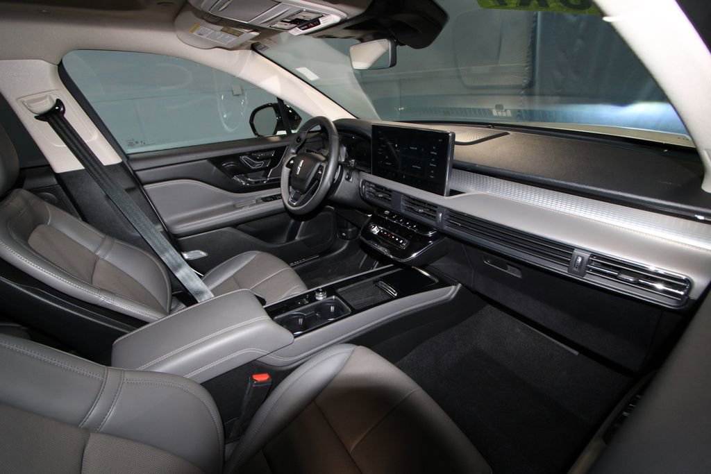 Used 2024 Lincoln Corsair Grand Touring w/ Equipment Group 301A image 23