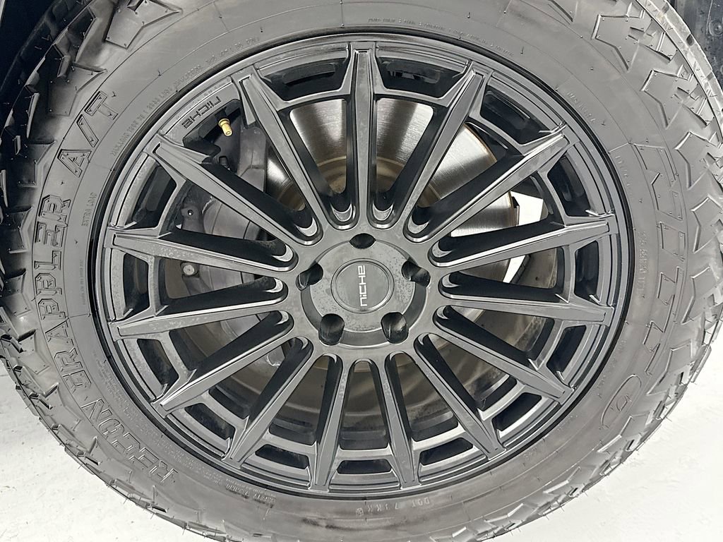 Certified 2023 Land Rover Defender 110 X-Dynamic SE image 31