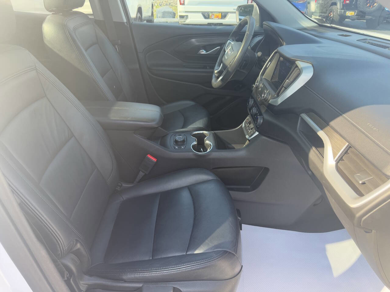 Used 2022 GMC Terrain SLE w/ Driver Convenience Package image 14