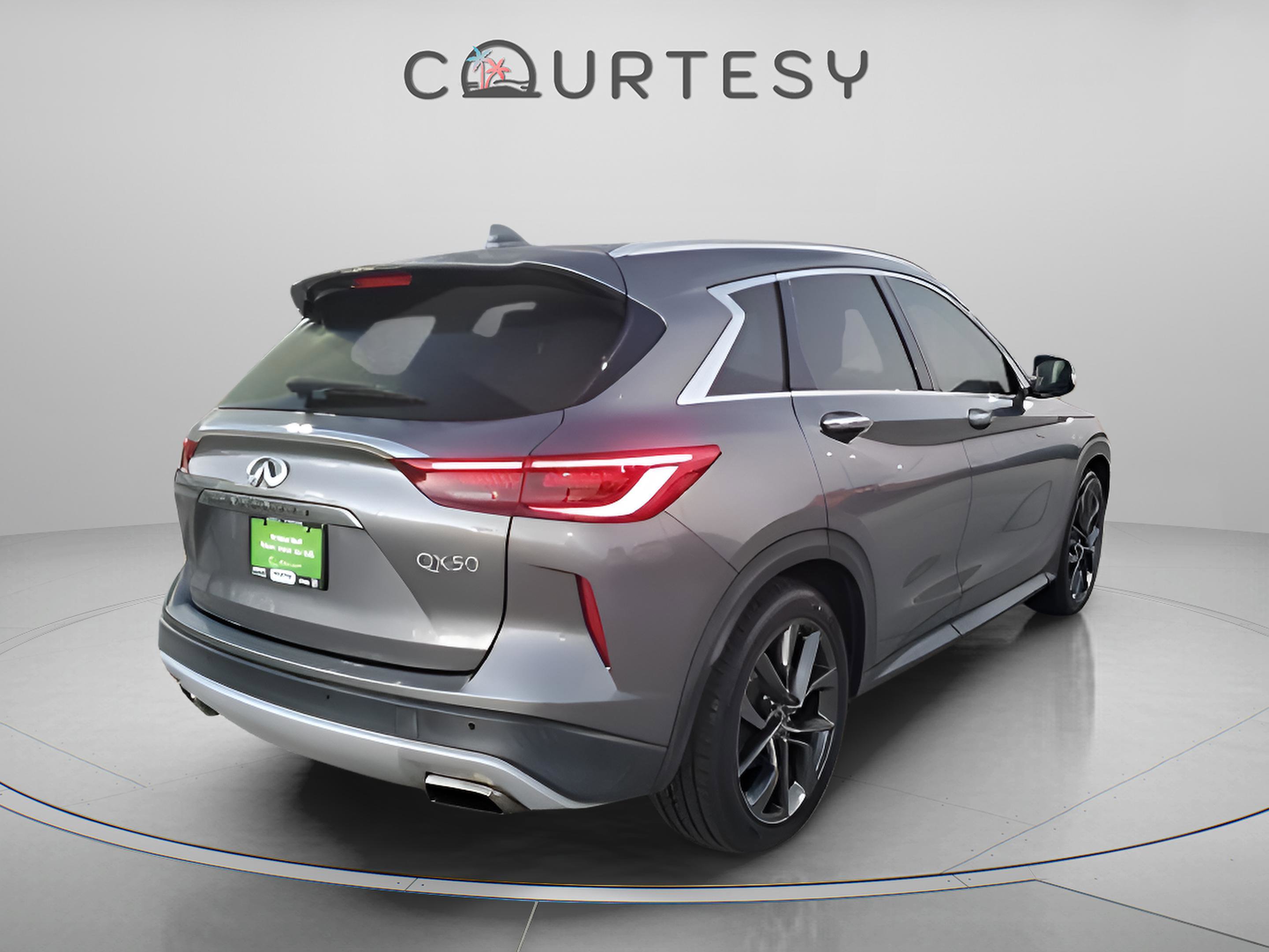 Used 2019 INFINITI QX50 Essential w/ Sensory Package image 4