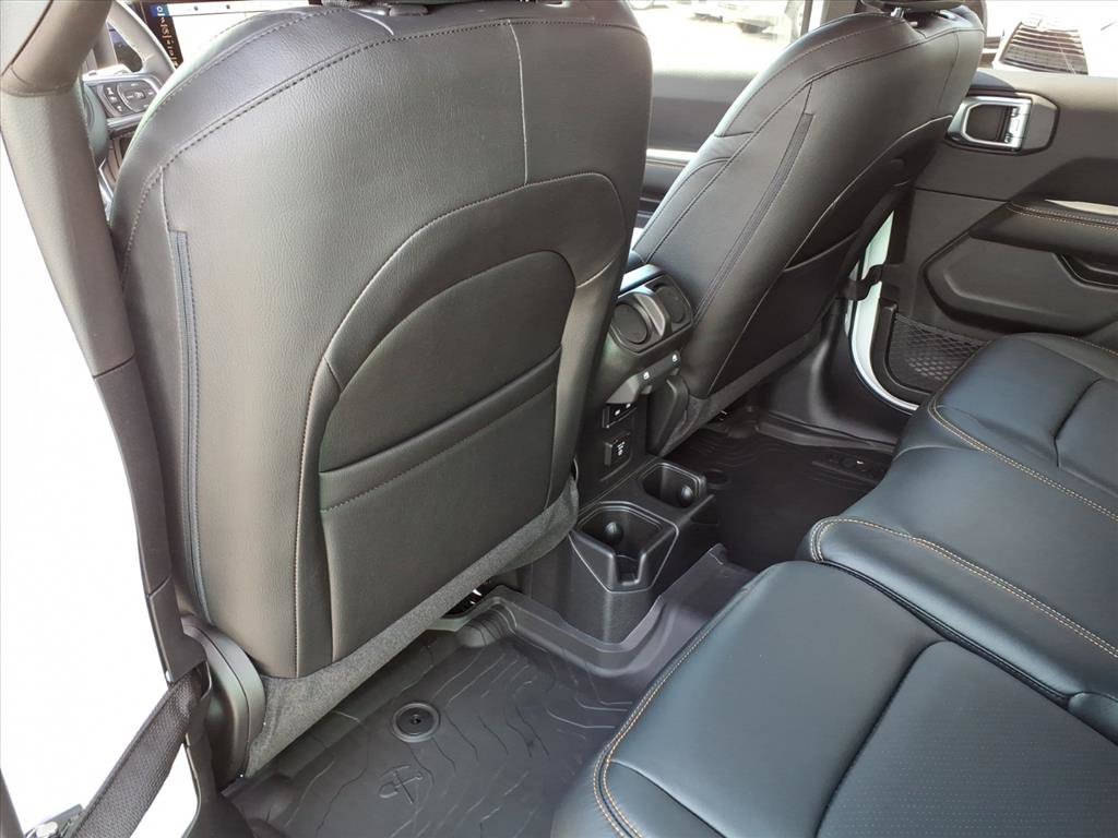 New 2026 Jeep Wrangler Unlimited Sahara AWD/4WD image 15