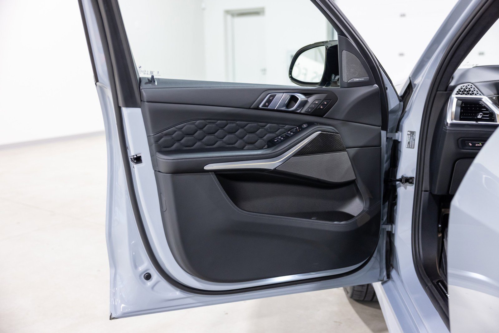 Used 2026 BMW X5 M Competition w/ Executive Package image 27