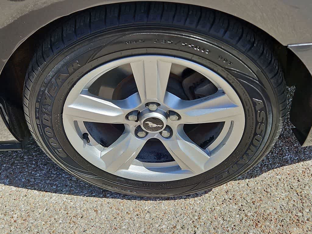 Used 2017 Ford Mustang Coupe RWD image 12