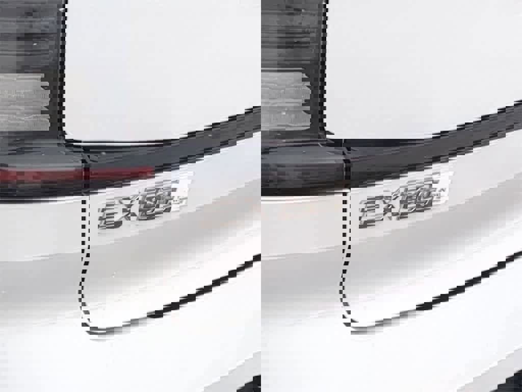 Certified 2025 Volvo EX30 Plus w/ Protection Package Premier image 12