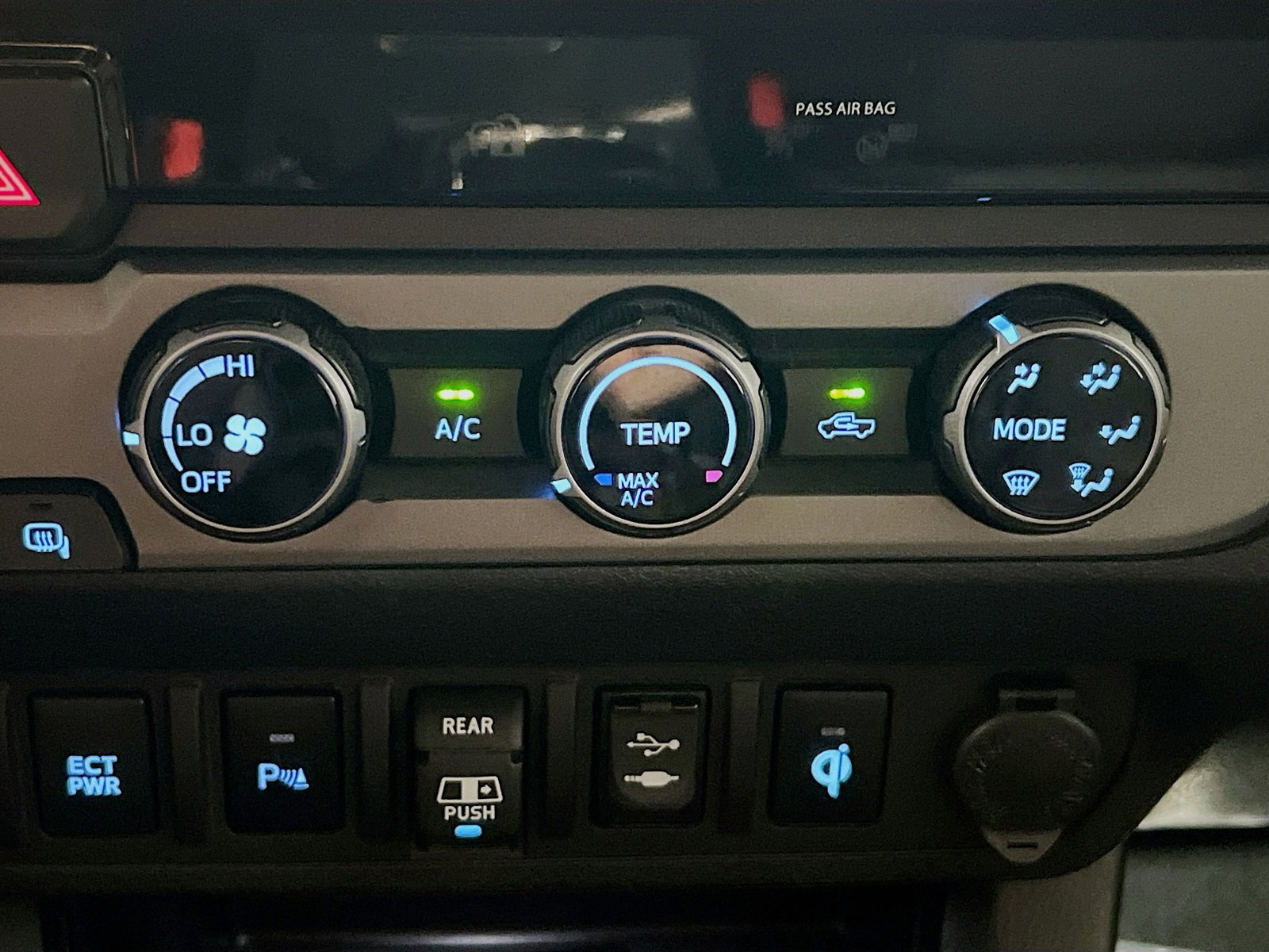 Used 2018 Toyota Tacoma TRD Off-Road w/ Technology Package RWD image 11