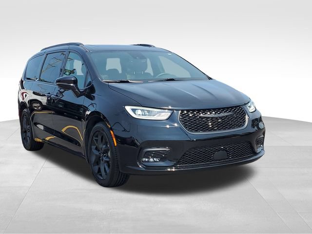 Used 2025 Chrysler Pacifica Limited FWD image 7