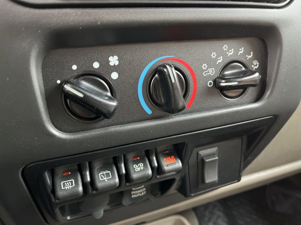 Used 2006 Jeep Wrangler Unlimited Rubicon AWD/4WD image 32