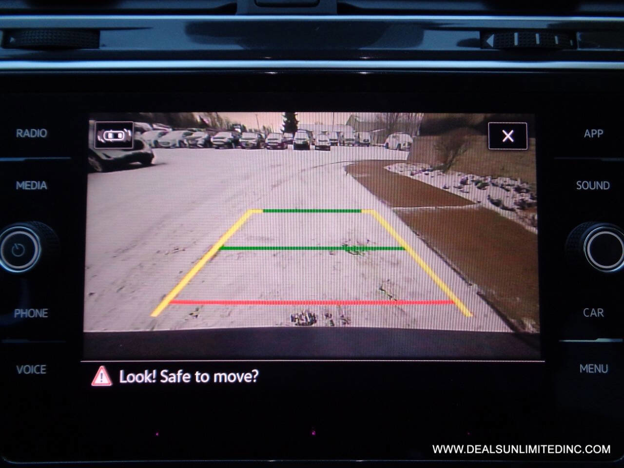 Used 2024 Volkswagen Tiguan SE image 15