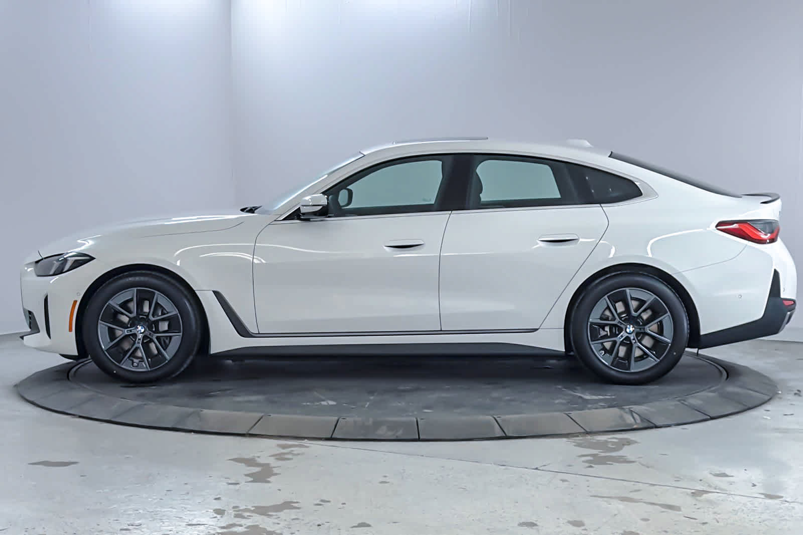 Used 2025 BMW i4 xDrive40i w/ Premium Package AWD/4WD image 5