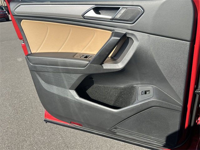 Used 2024 Volkswagen Tiguan SE R-Line image 25