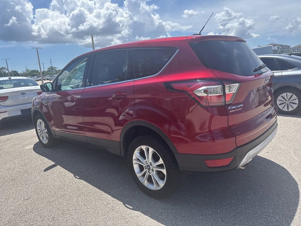 Used 2017 Ford Escape SE w/ SE Cold Weather Package AWD/4WD image 9