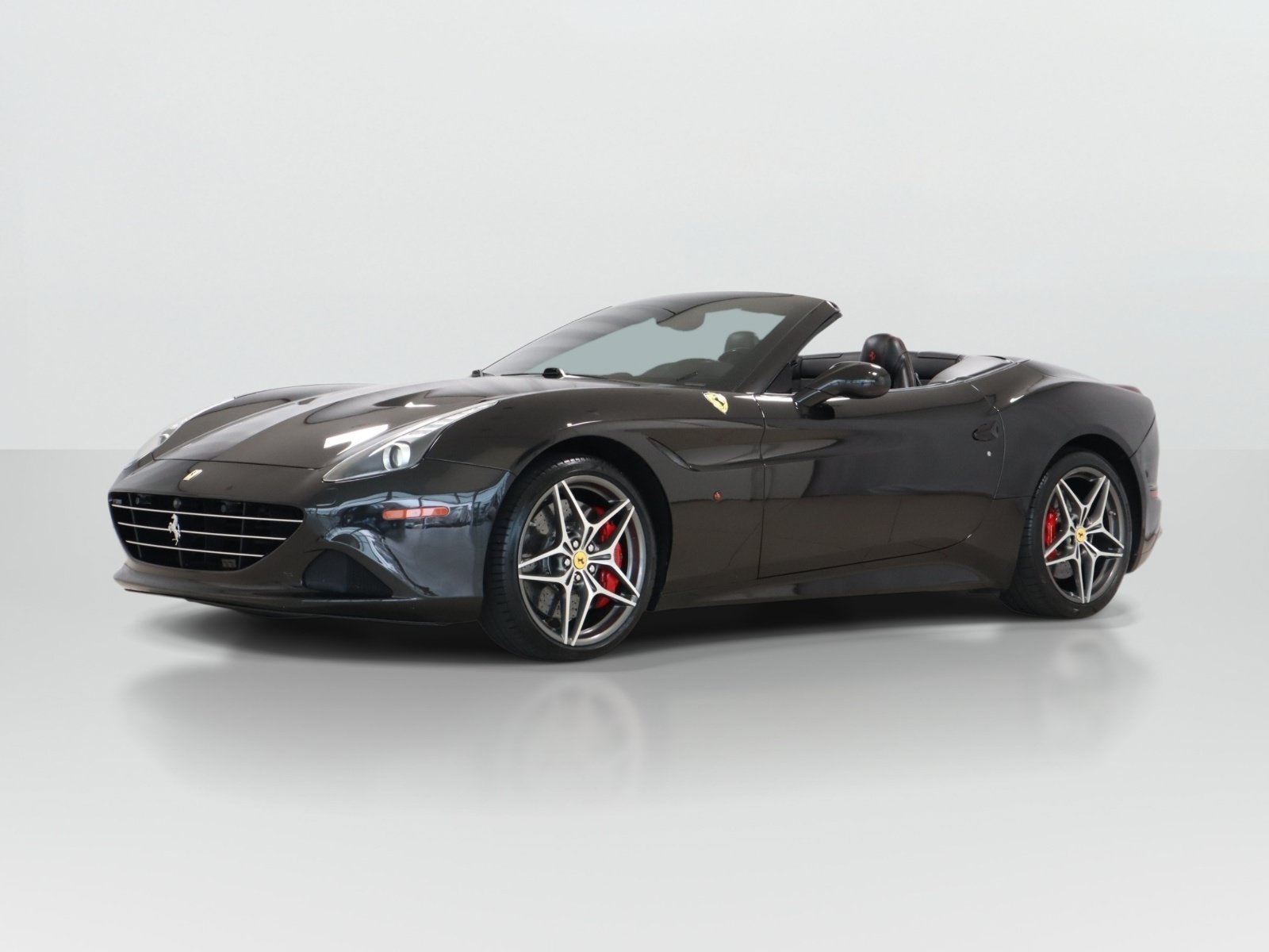 Used 2016 Ferrari California T RWD image 1