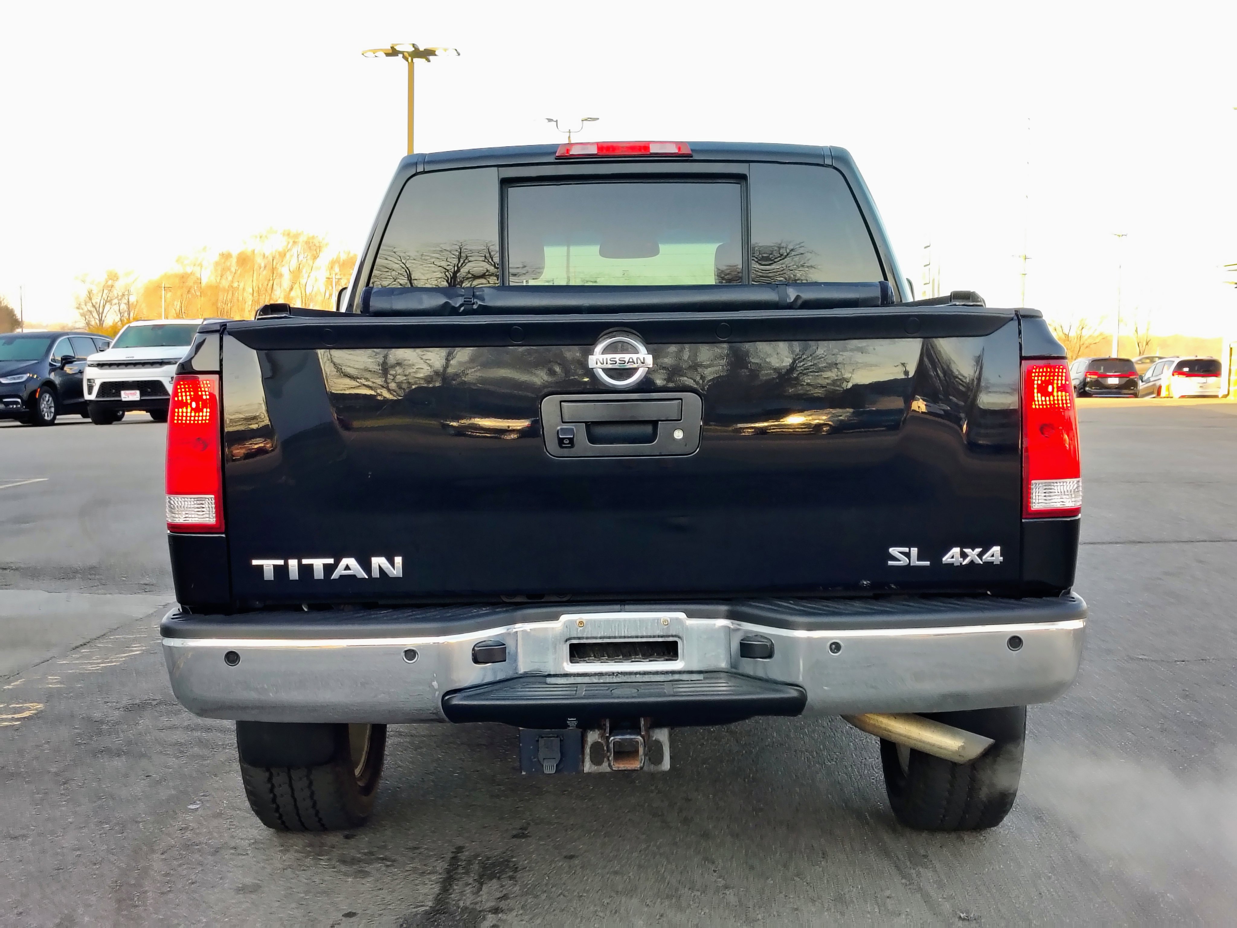 Used 2013 Nissan Titan SL w/ Moonroof Pkg image 6