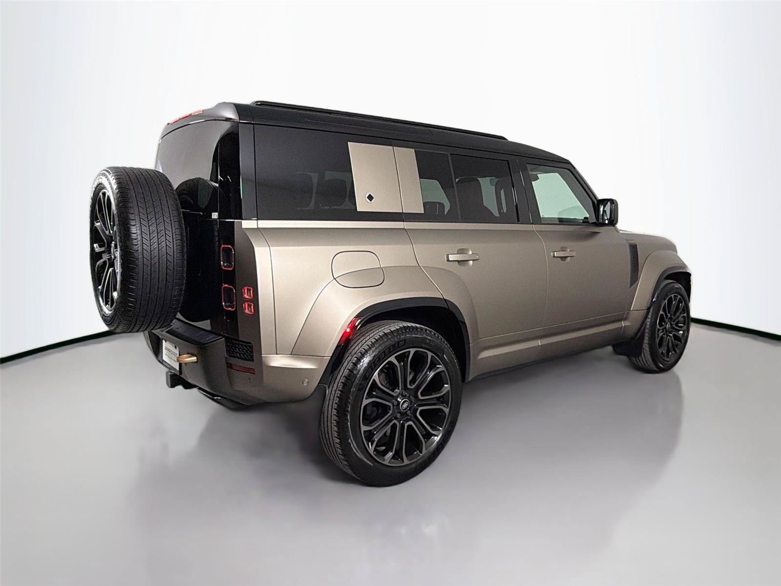 Certified 2025 Land Rover Defender 110 AWD/4WD image 5