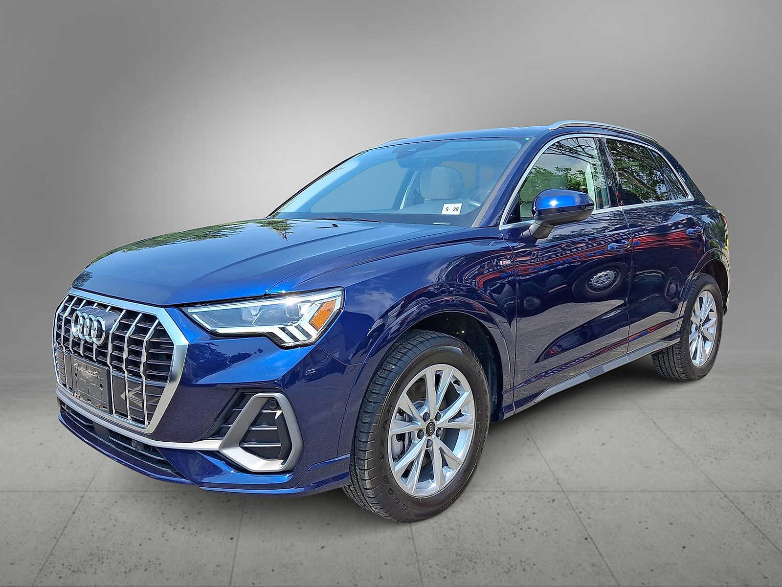 Used 2023 Audi Q3 2.0T Premium w/ Convenience Package AWD/4WD image 4