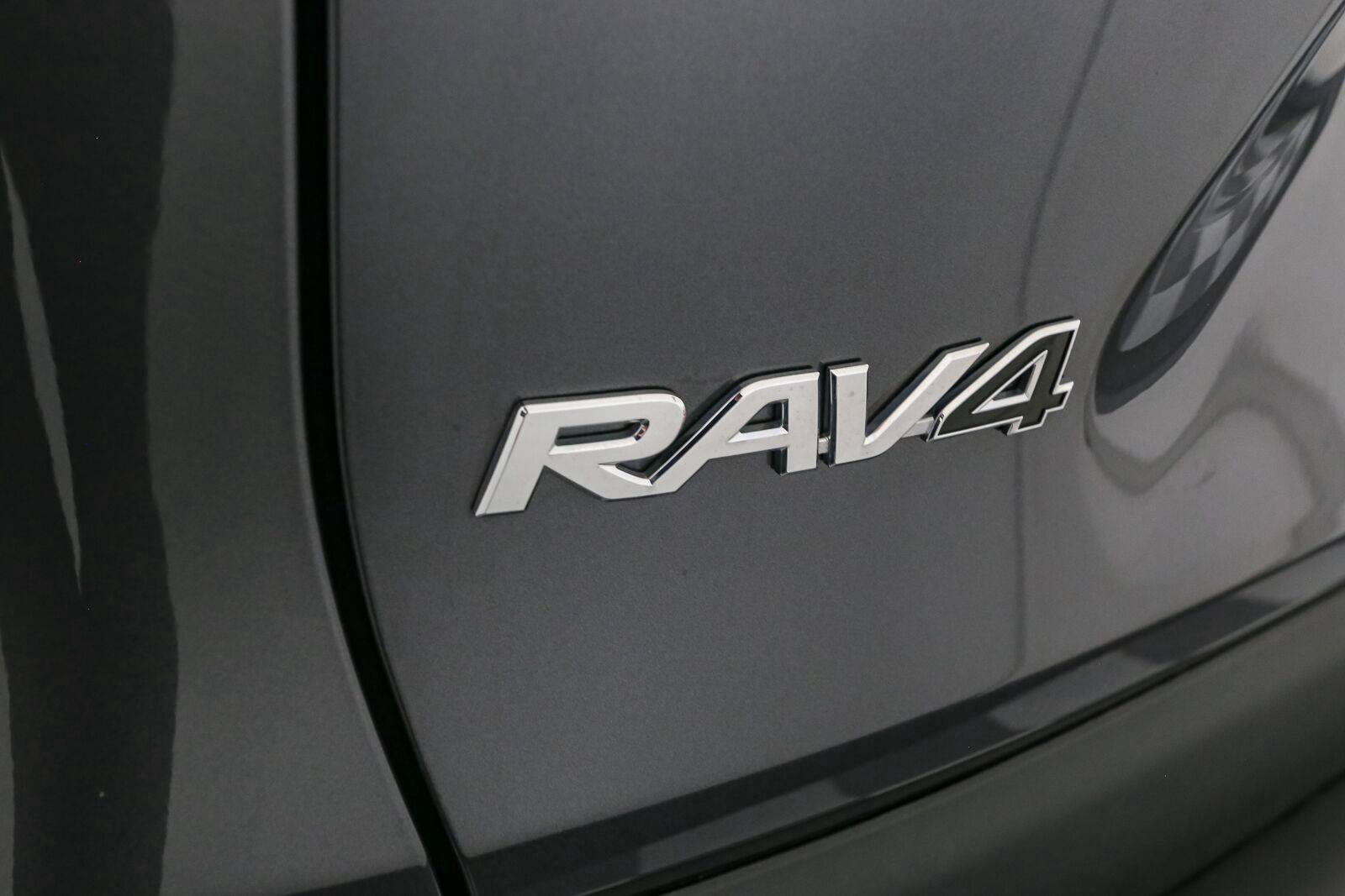 Certified 2023 Toyota RAV4 LE AWD/4WD image 11