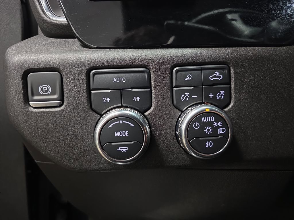 Certified 2025 GMC Sierra 1500 SLT image 26