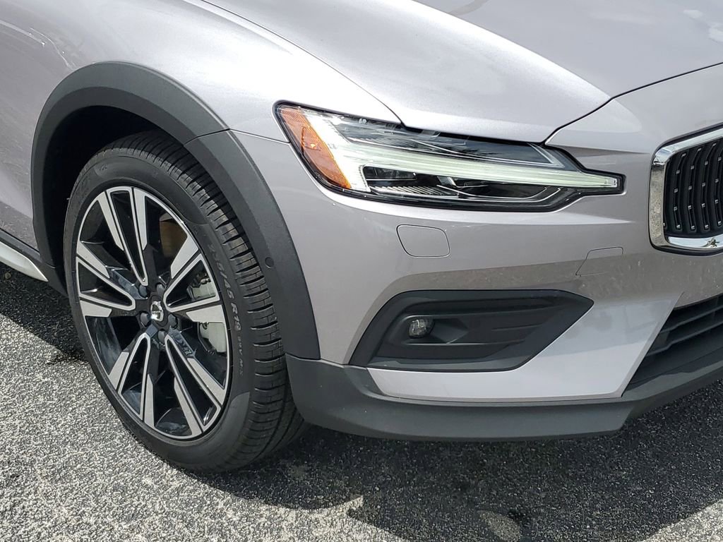New 2026 Volvo V60 B5 Cross Country Ultra w/ Protection Package Premier image 7