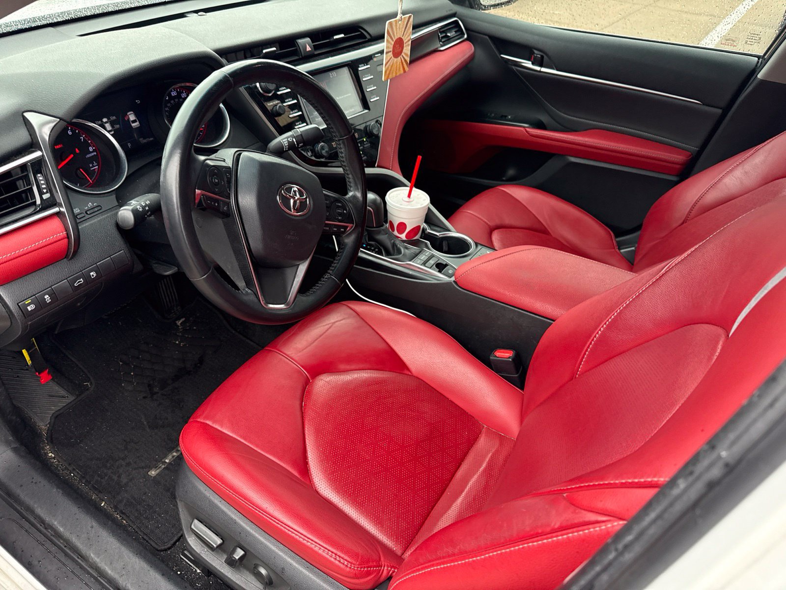 Used 2018 Toyota Camry XSE FWD image 3