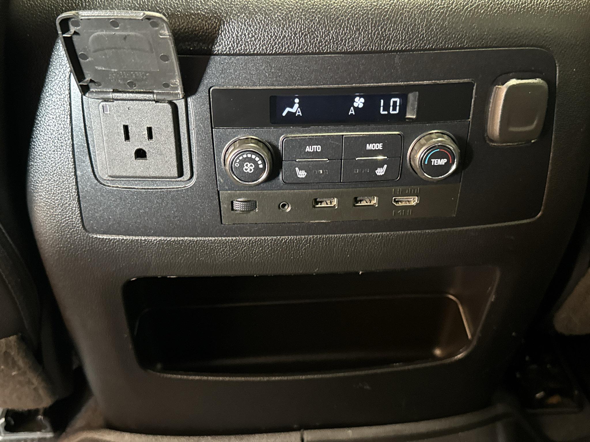 Used 2020 Chevrolet Suburban Premier AWD/4WD image 13