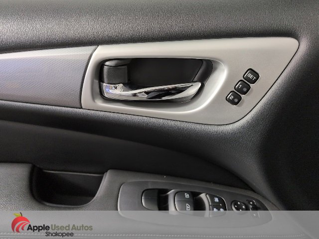 Used 2019 Nissan Pathfinder SL image 29
