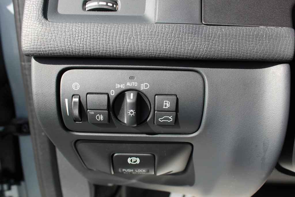 Used 2013 Volvo XC60 3.2 Premier image 11