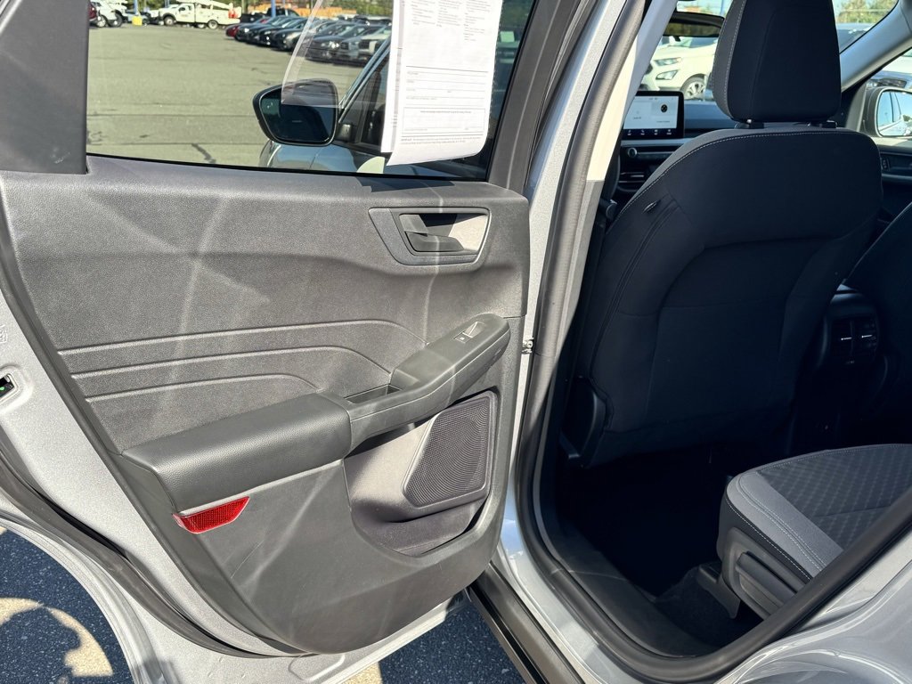 Used 2022 Ford Escape SE w/ Cold Weather Package image 31